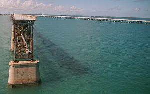 bridges: view from the west end of Bahia Honda Key of the old railroad-road bridge (left) and the new causeway of US1 (right)
